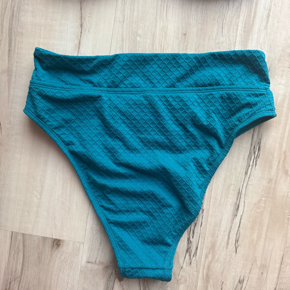 Cupshe NWT Bikini Set Teal Textured Molded Cups High Waist Crossover - Picture 5 of 9